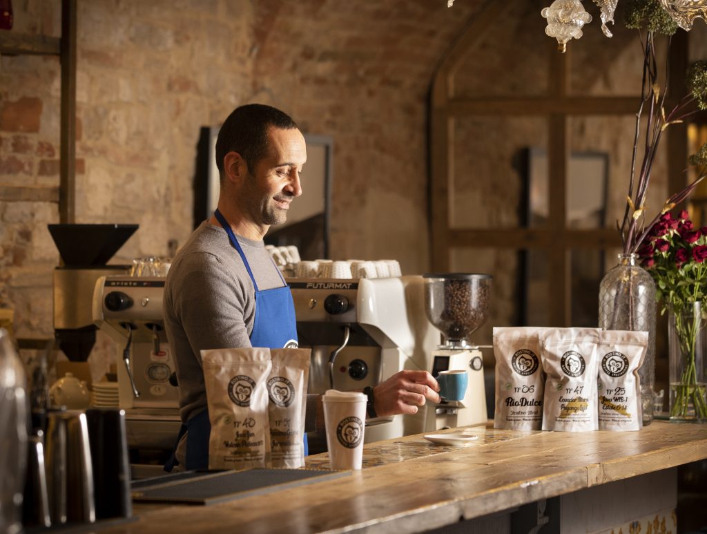 Fornitura caffè speciali e miscele caffè personalizzate per bar